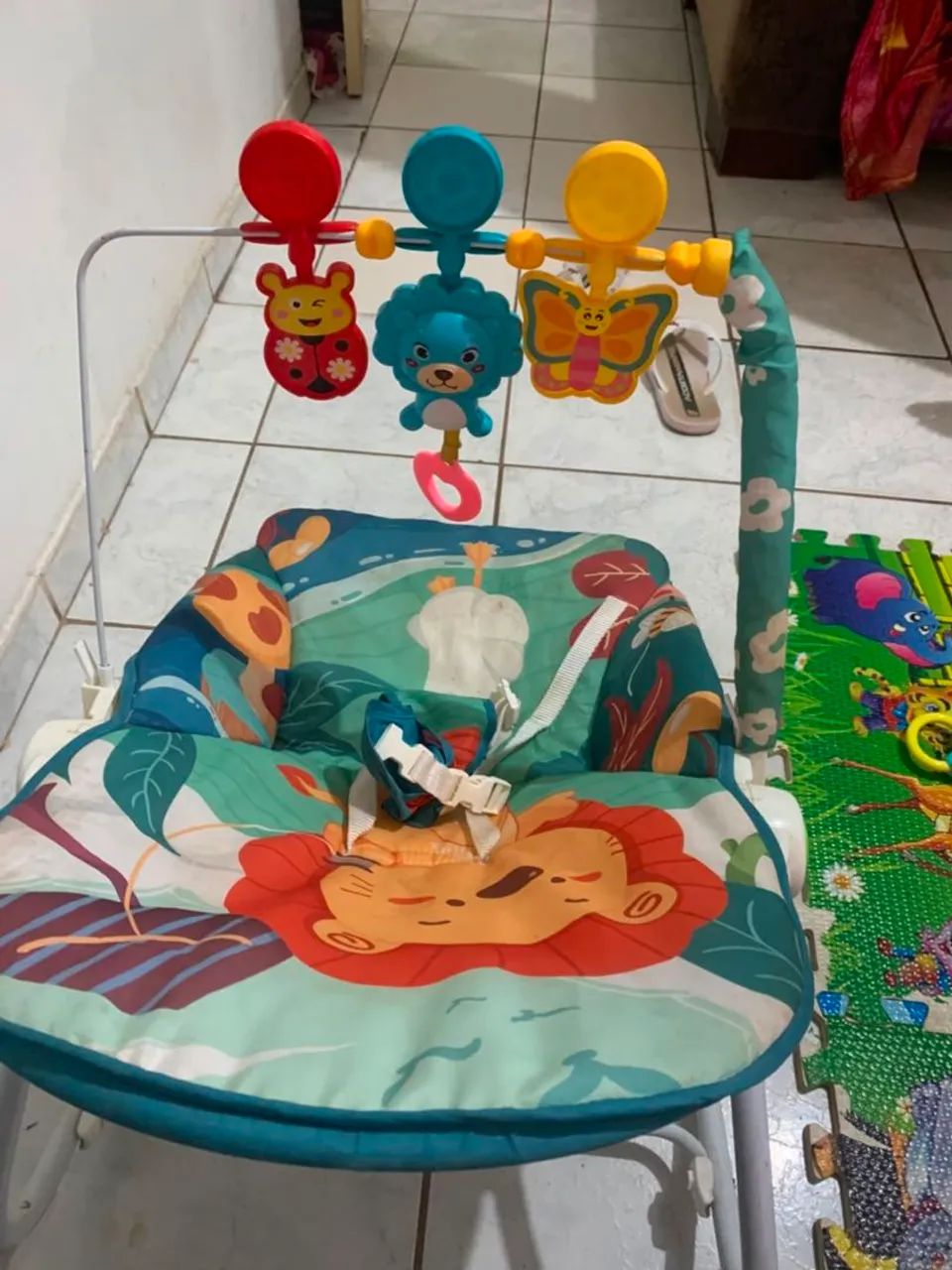 Cadeira pra bebê vibra e toca musica - Foto 2