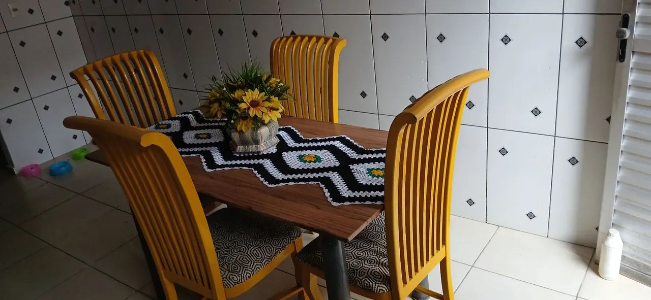 Dining table with 4 chairs.65204504497667121