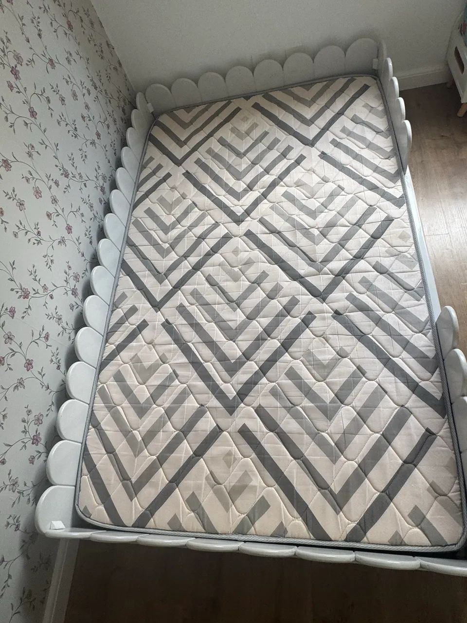 Cama Montessoriana + colchão 