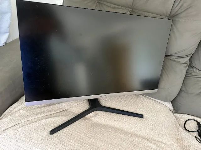 Monitor 4K Samsung UR55 28" - Defeito no plug da fonte e DisplayPort preso