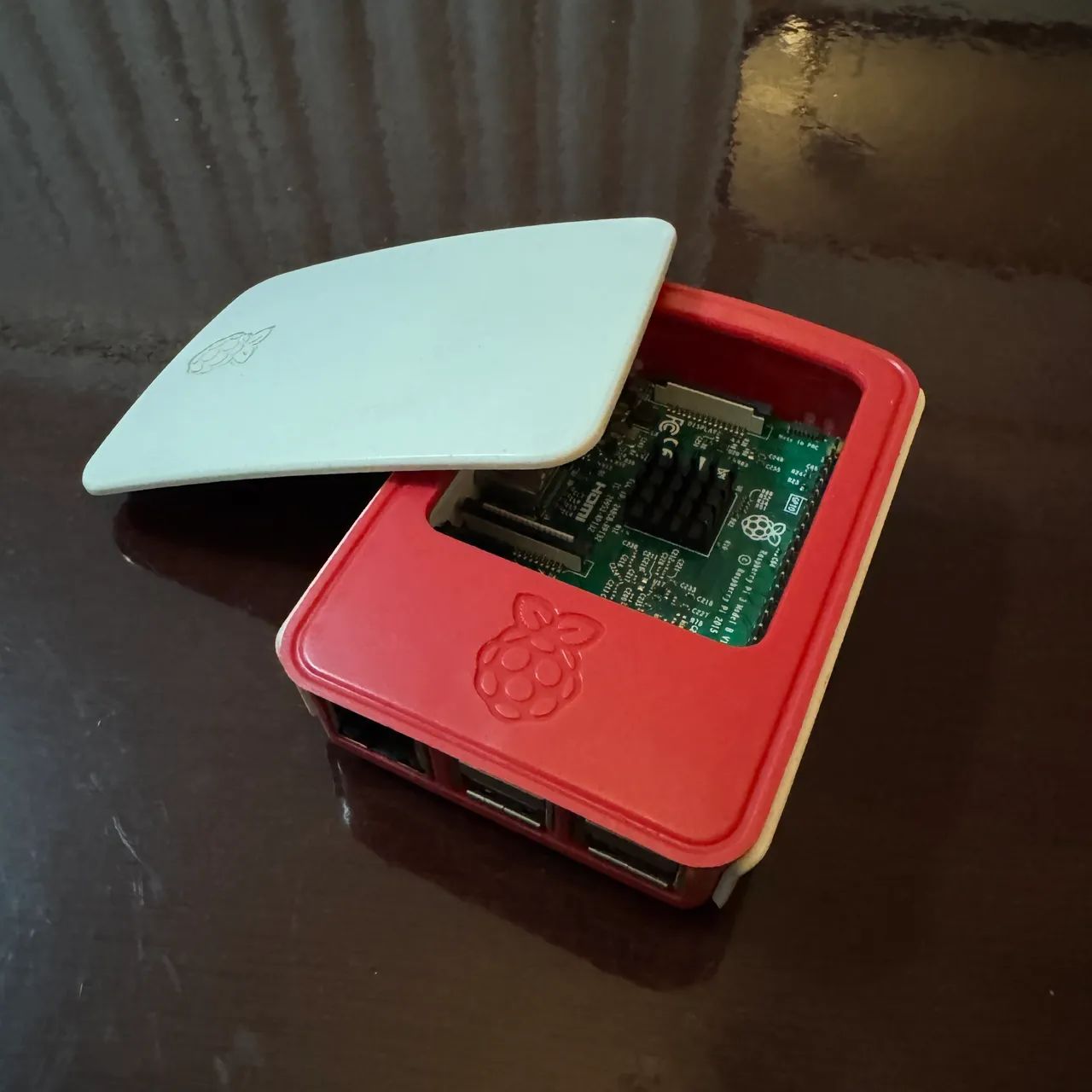 Raspberry Pi 3 model B v1.2 com case original
