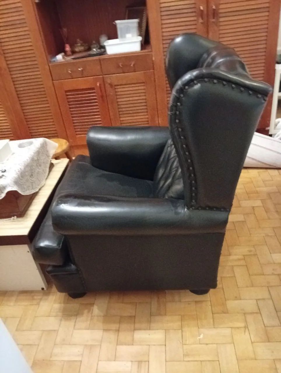 Vendo poltrona bergere com capitonê - Foto 3