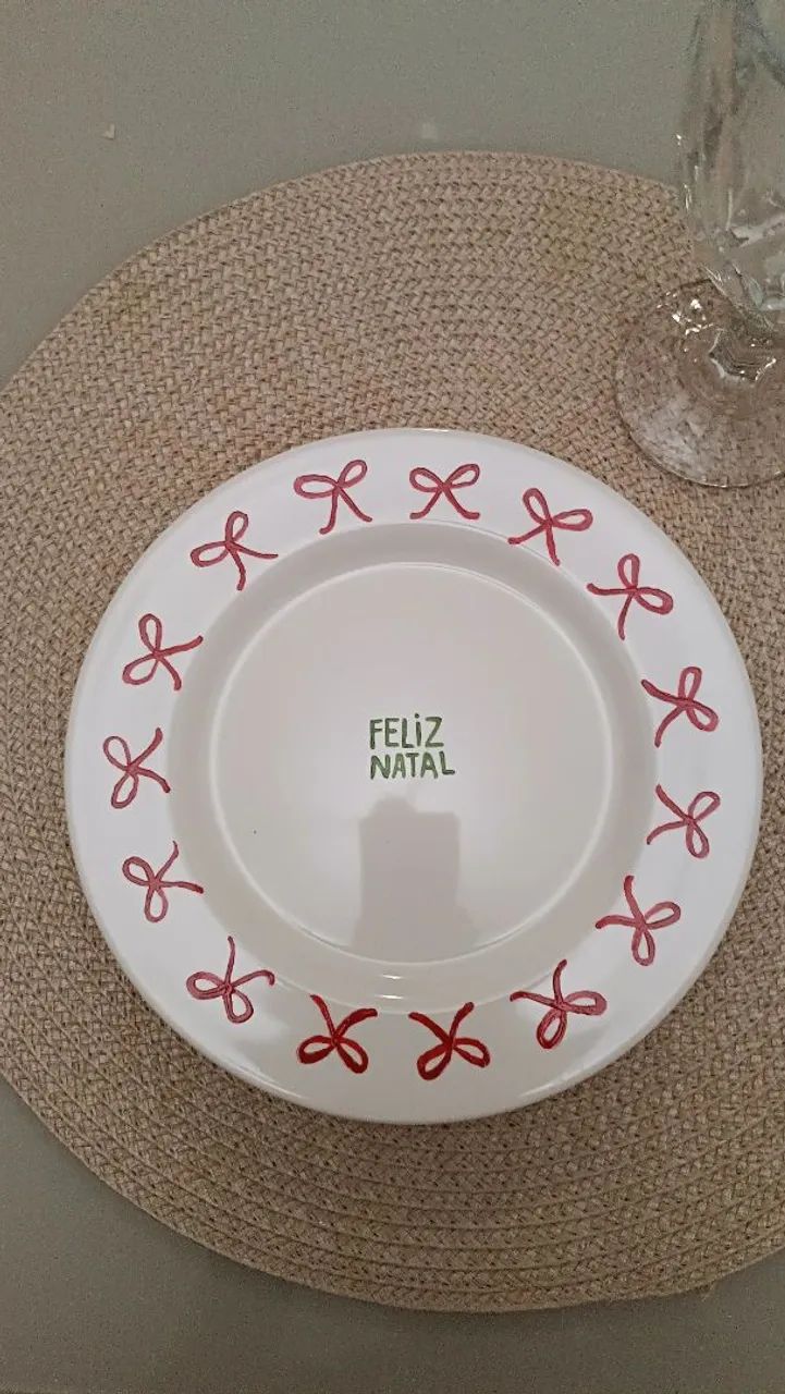Pratos pintados a mão 