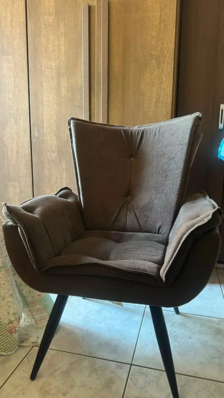 Poltrona Decorativa Opala em Suede Marrom