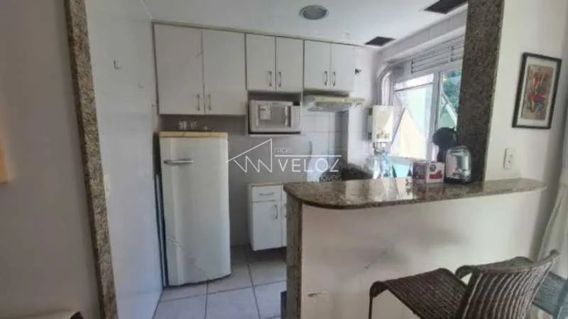Flat : / Residencial / Lagoa