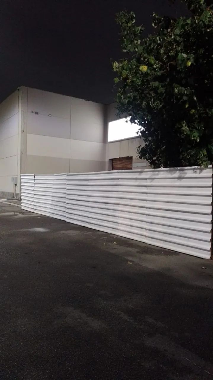 Tapume Metálico Galvanizado para Obra - Ótimo Estado - Pronto para Uso