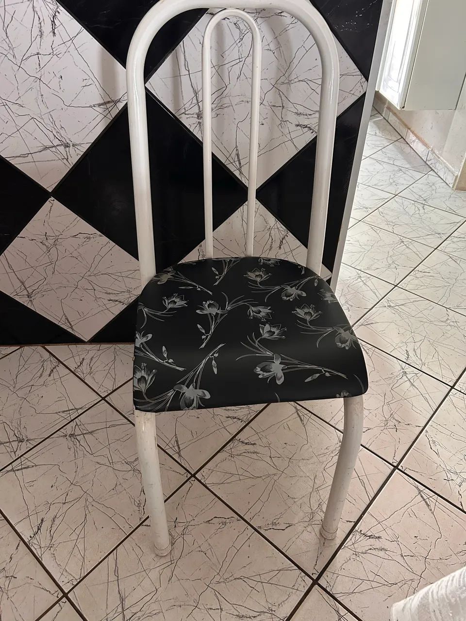 Mesa de vidro 4 cadeiras  - Foto 3