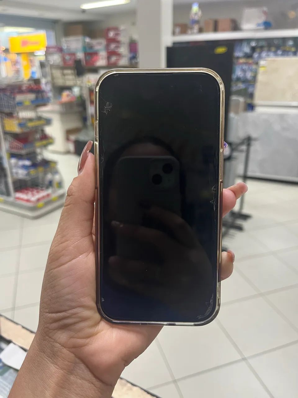 iPhone 15 rosa 128gb 92% de bateria 1 ano de uso - Foto 3