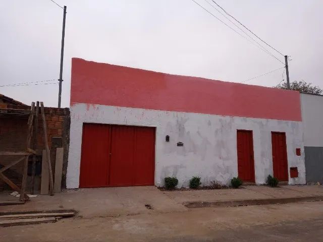 CASA COM 3 QTS E 2 COZINHAS (UMA EXTERNA AZULEJADA) - OPORTUNIDADE!