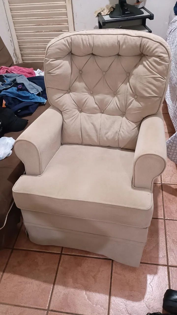 Poltrona inclinável e giratória