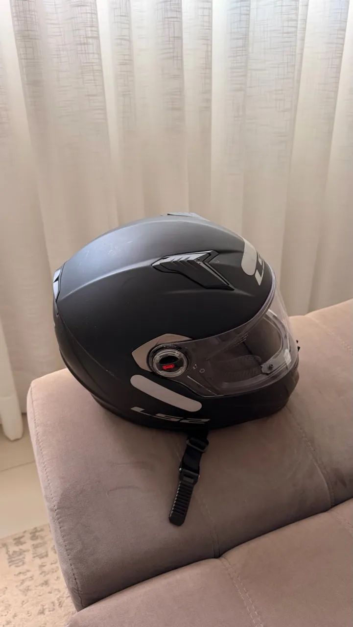 Capacete preto LS2