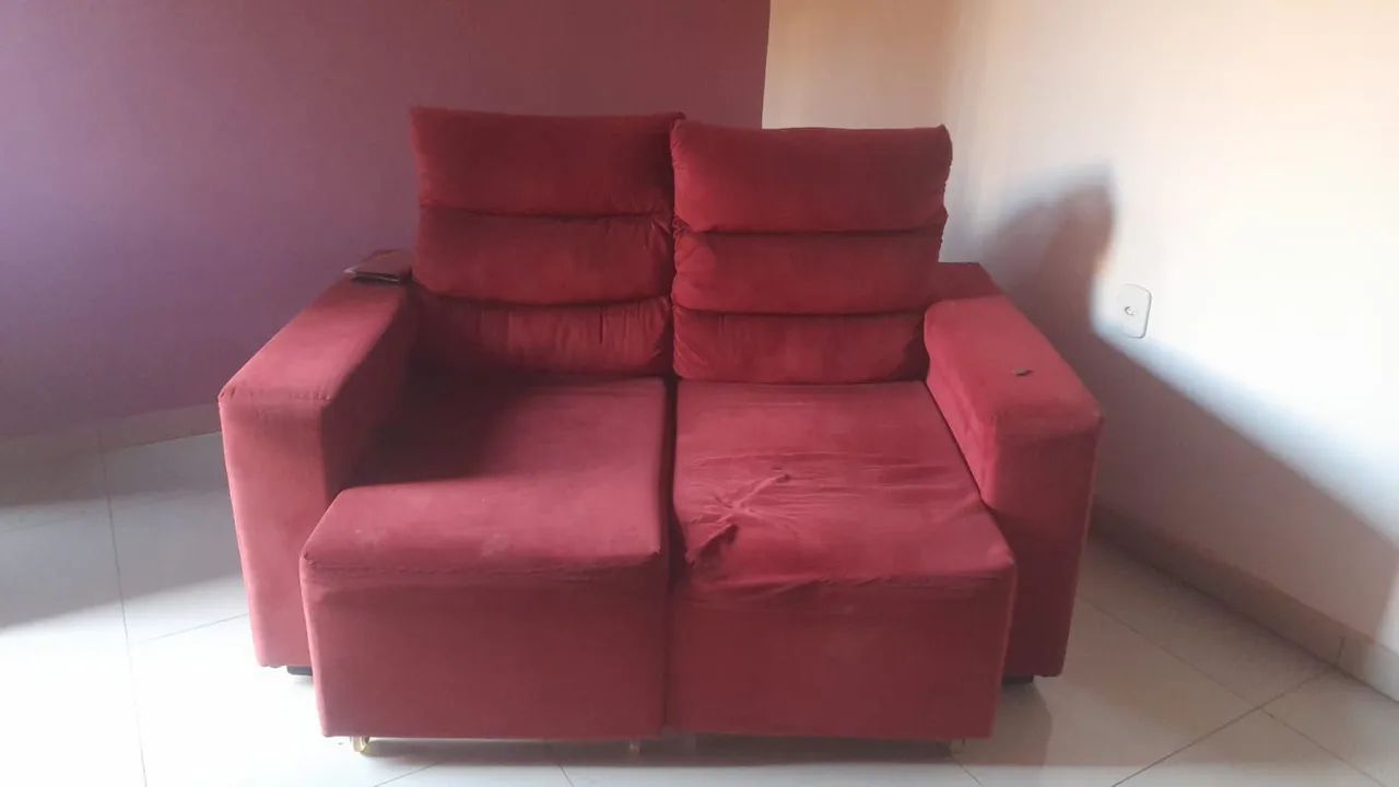 Vende-se uma sofá 2 lugares seminovo novo - Foto 2