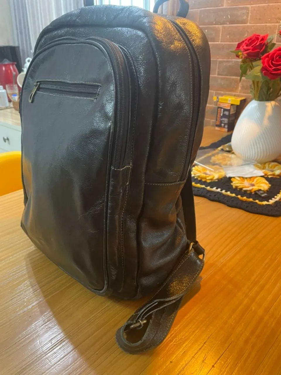 Mochila Executiva de Couro Preta - Notebook, Trabalho e Faculdade (Ótimo Estado) - Foto 4