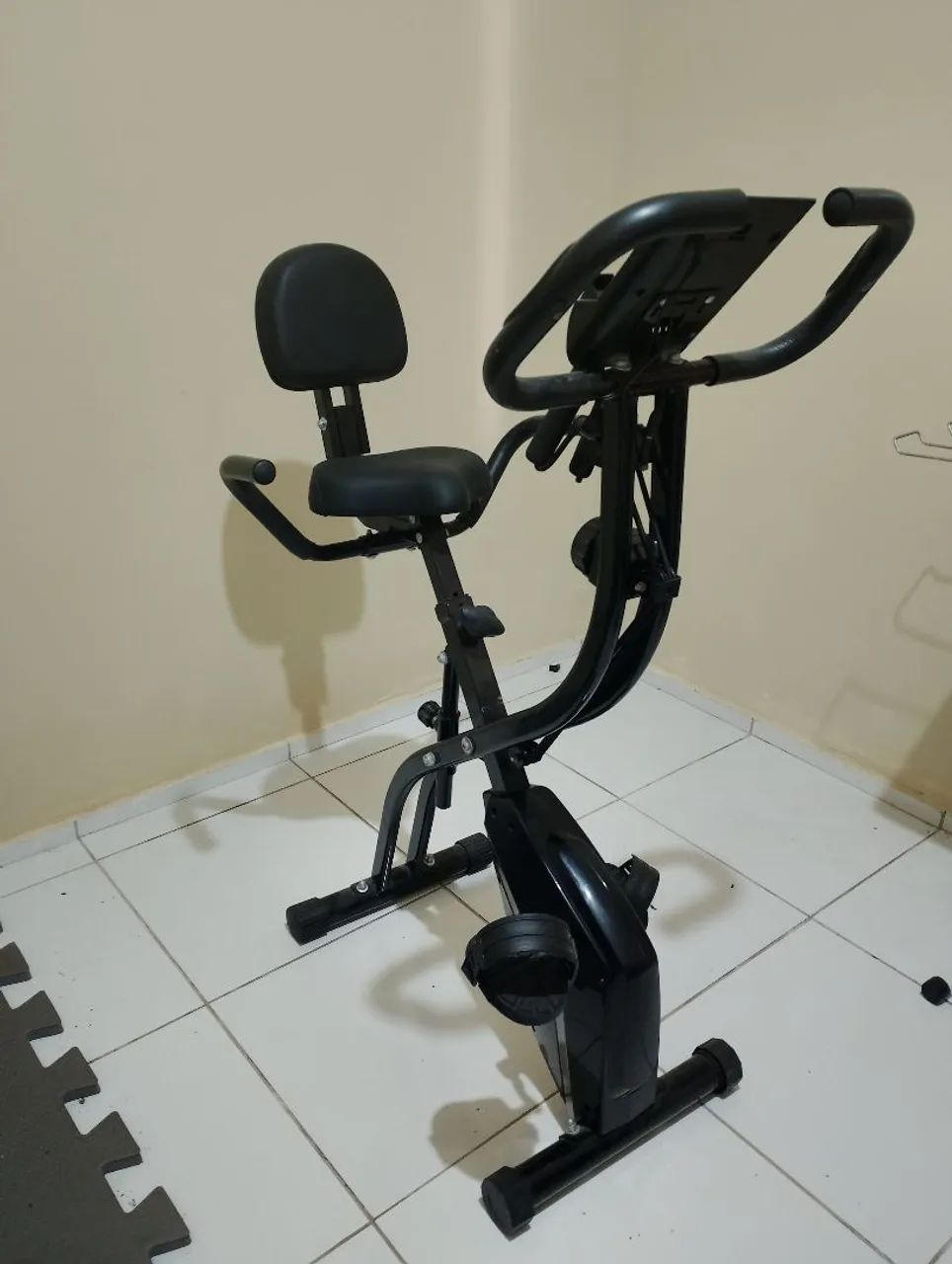 Bicicleta Ergométrica Vertical Dobrável