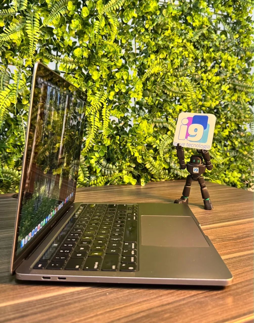 MacBook Pro 2020 Cor Space Gray Apple M1 16GB 1TB SSD 404 ciclos