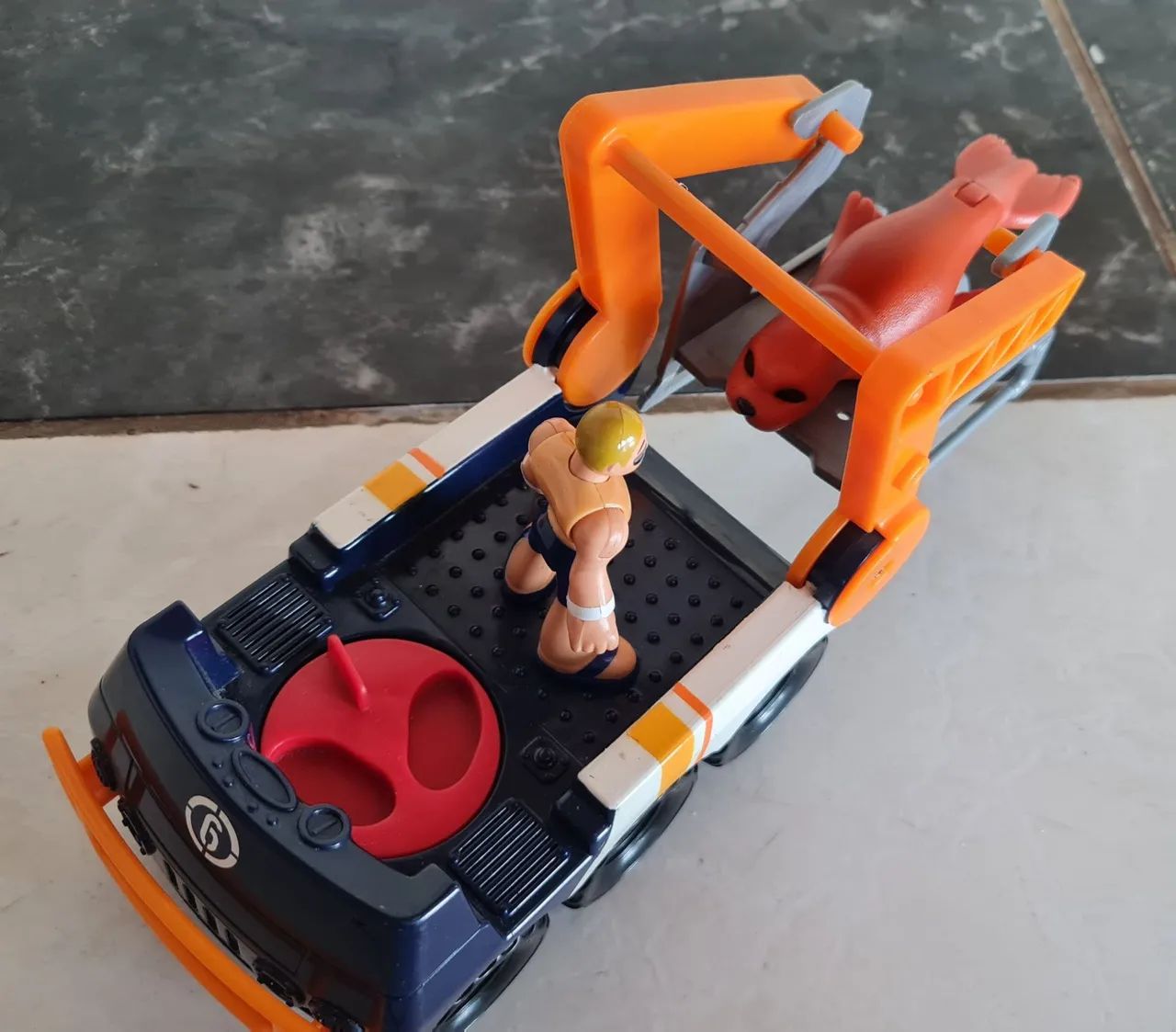 Carro de resgate imaginext leão marinho - Foto 4