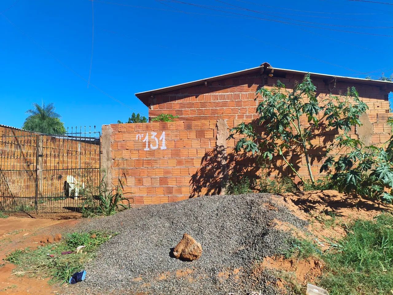 Casa com 3 quartos mais uma edícula nos fundos  - Foto 2