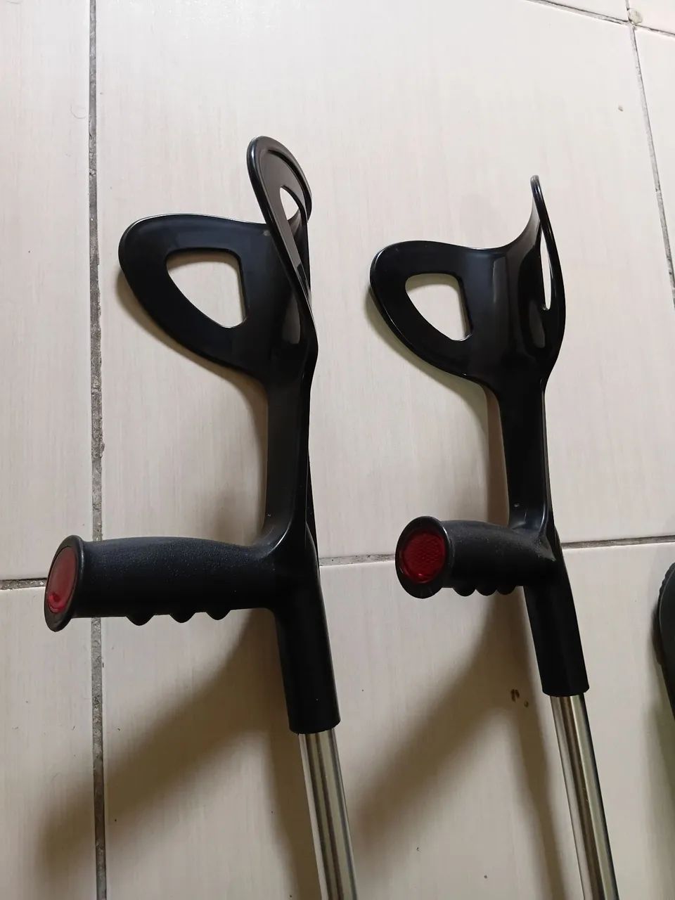 Muletas e bota ortopédica  - Foto 3
