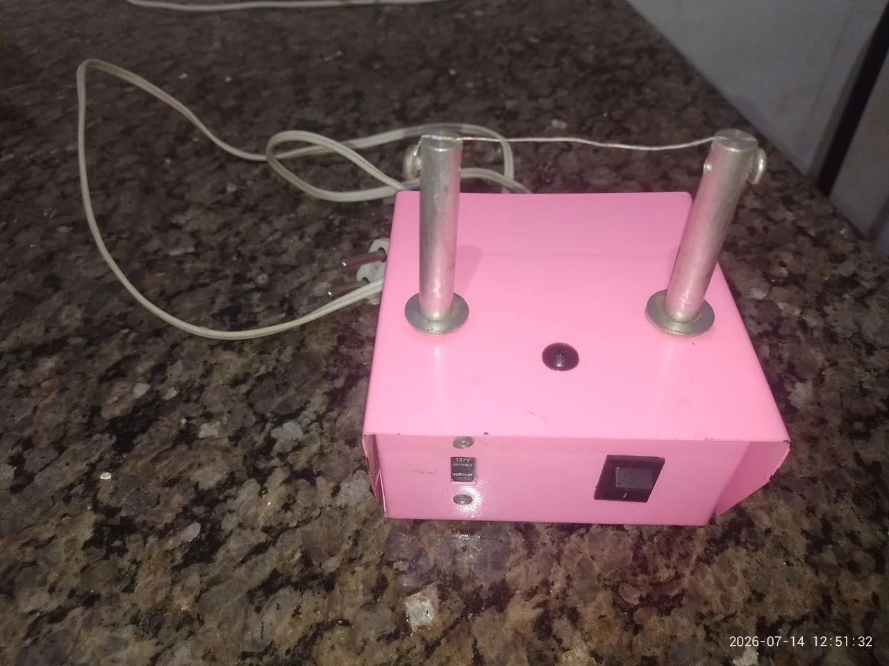Vende-se Máquina para laços, corta e sela 