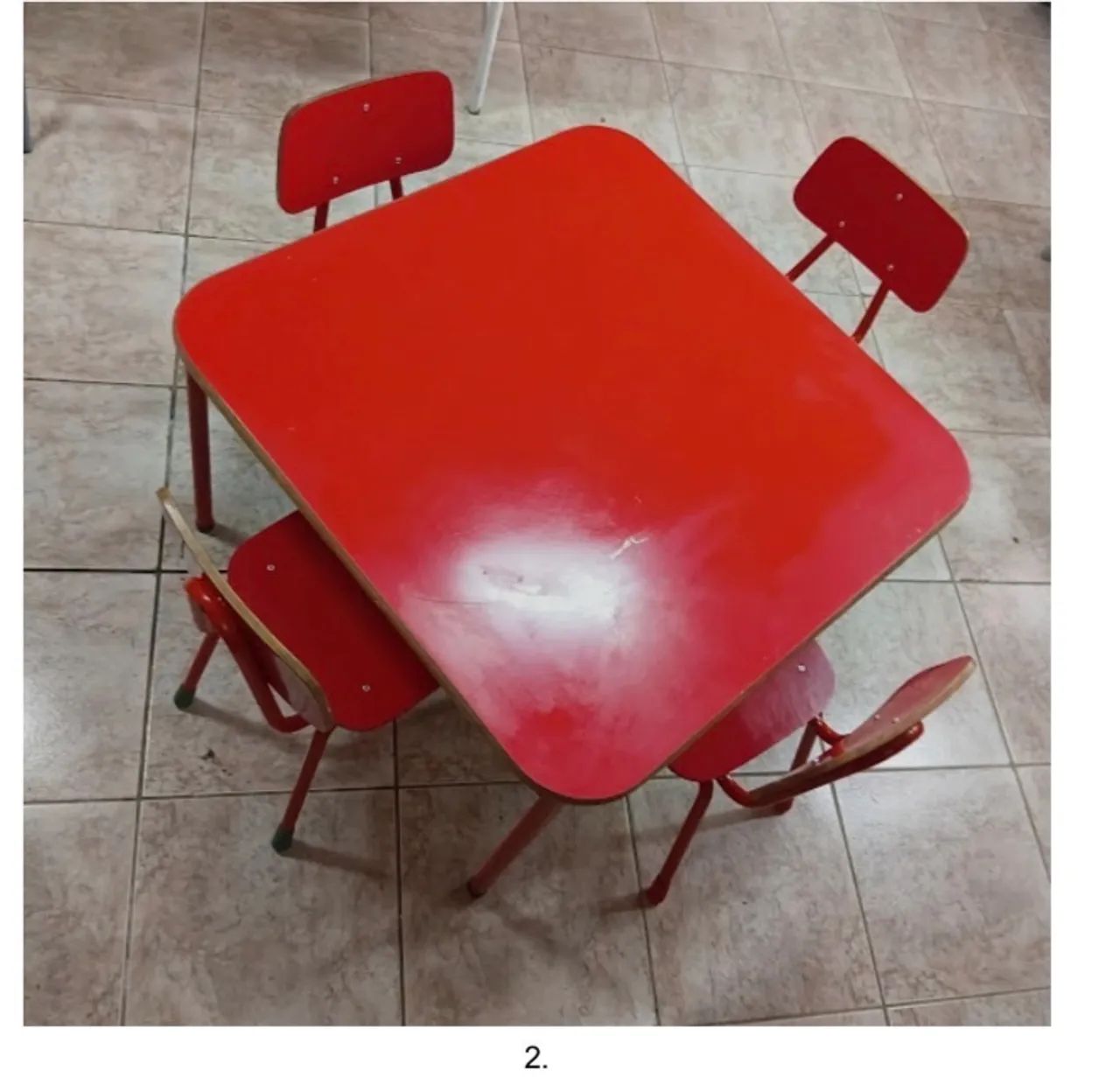 Mesa com 4 cadeiras (infantil)