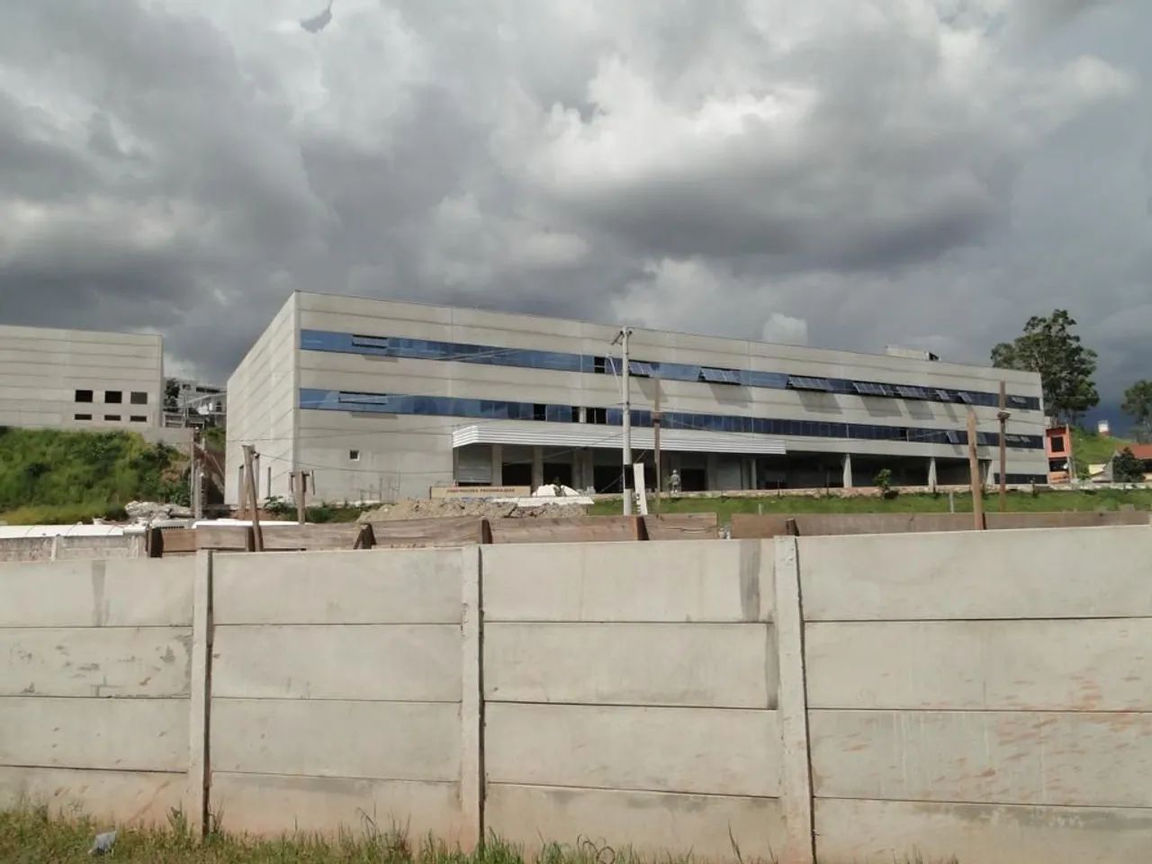 Galpão 4847 m²  18 docas  Osasco/Rodoanel
