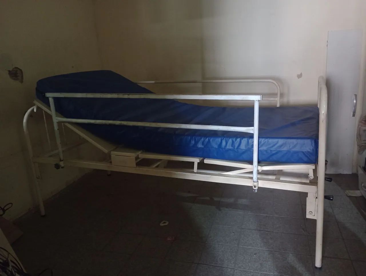 Cama hospitalar+ colchão 