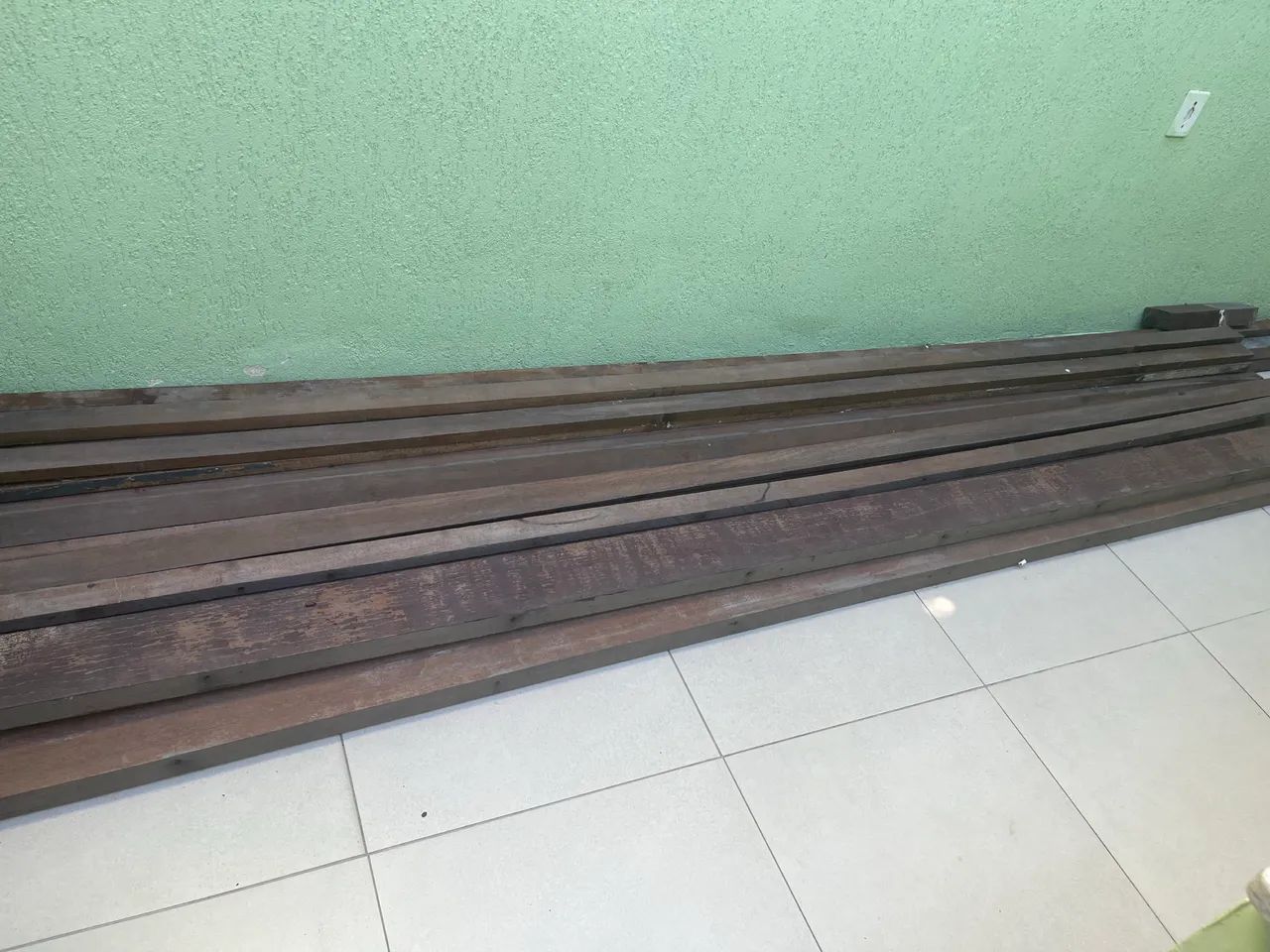 Madeiras e telhas coloniais