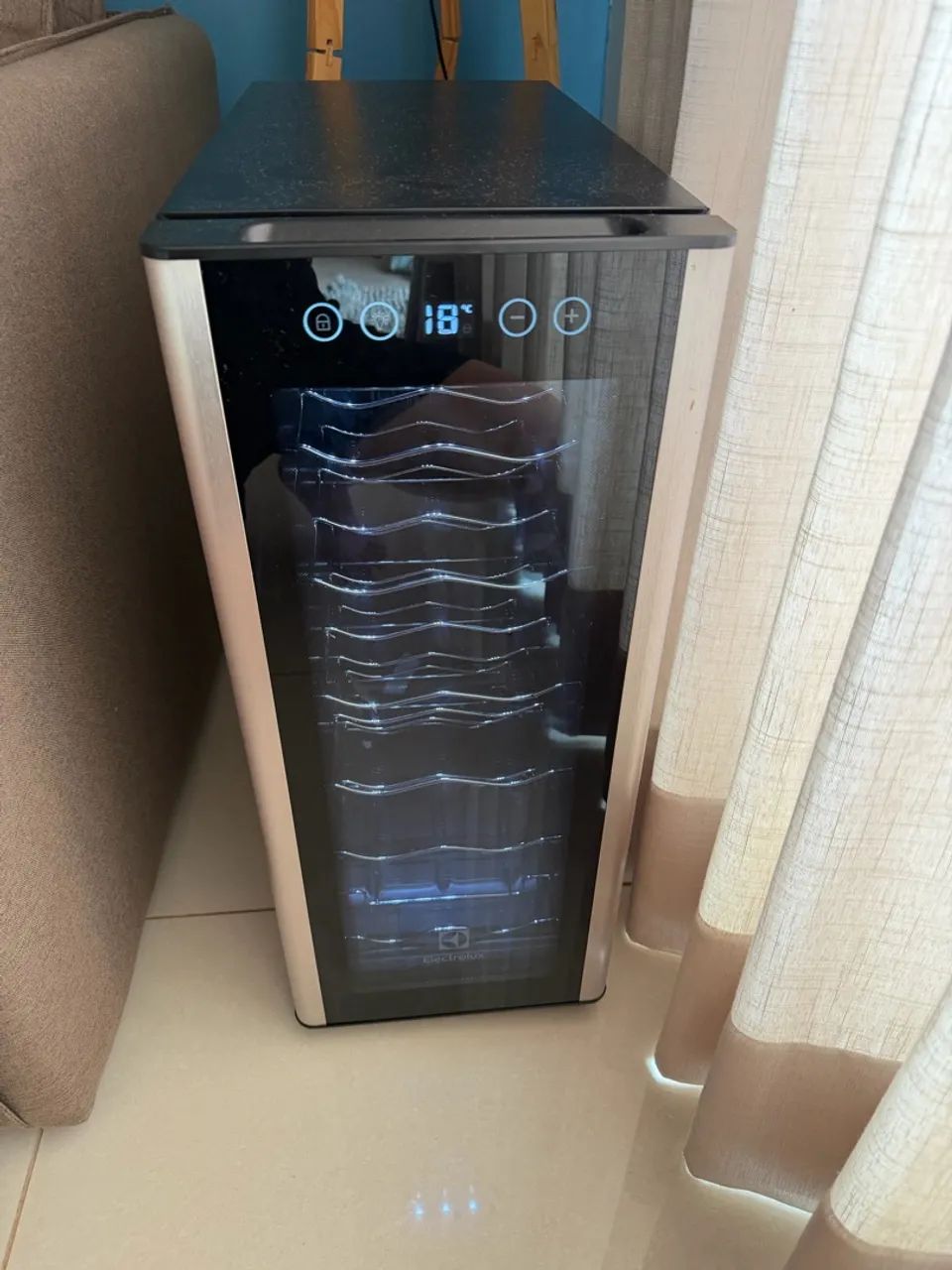 Vendo adega electrolux 12 garrafas - Foto 2