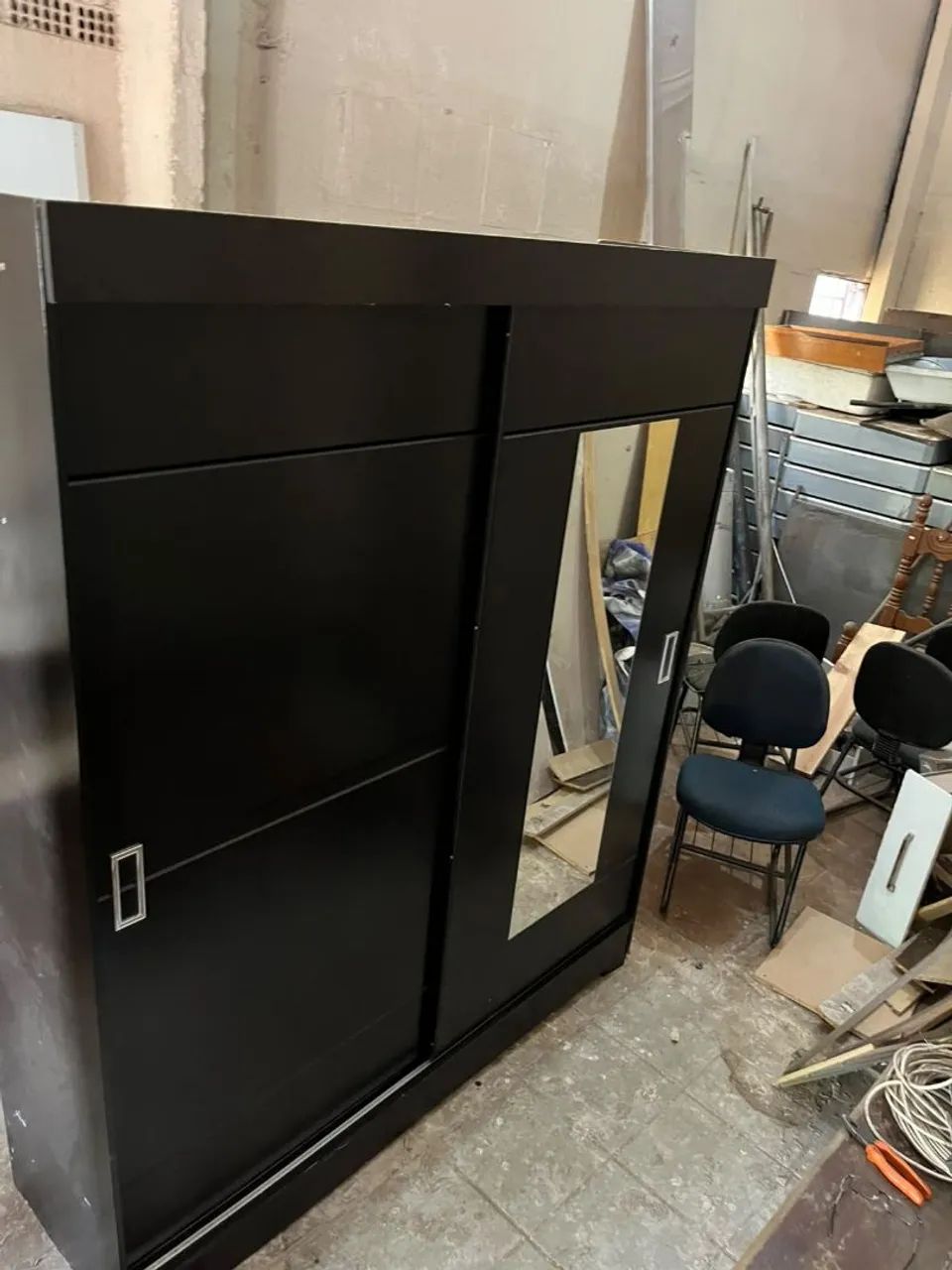 Guarda-roupa preto de porta de correr  - Foto 3