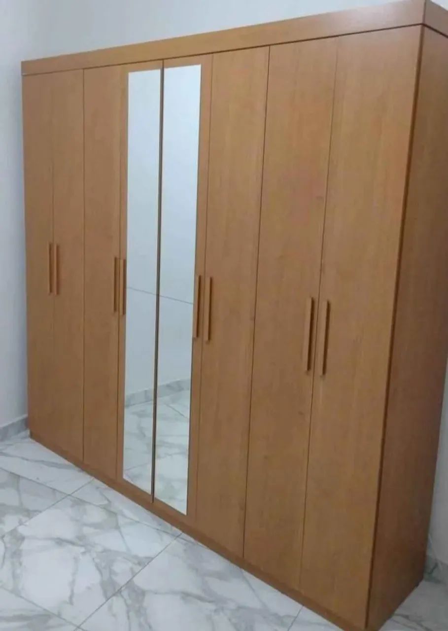 Guarda roupa casal espaçoso 