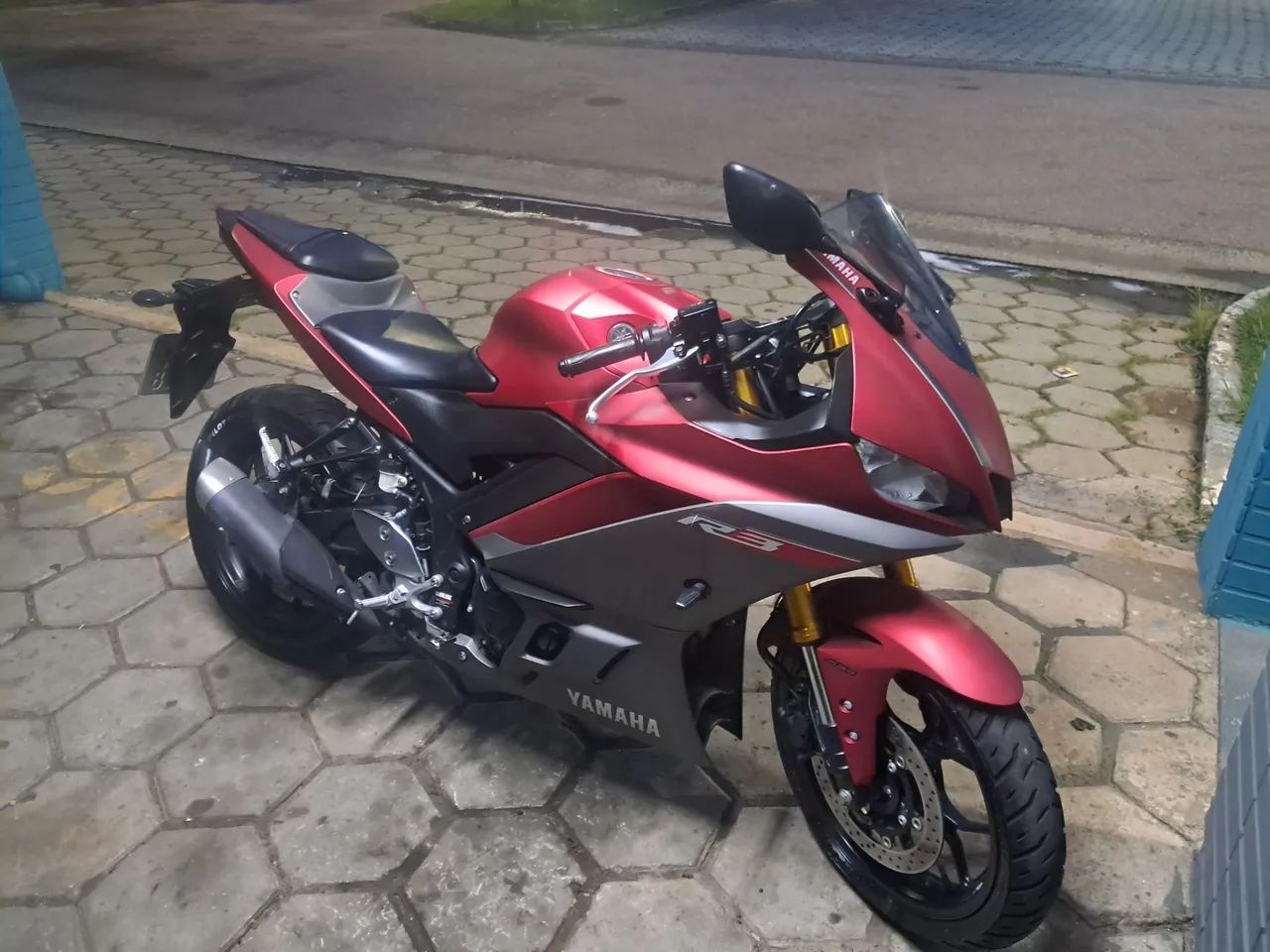 R3 Vermelha fosca 