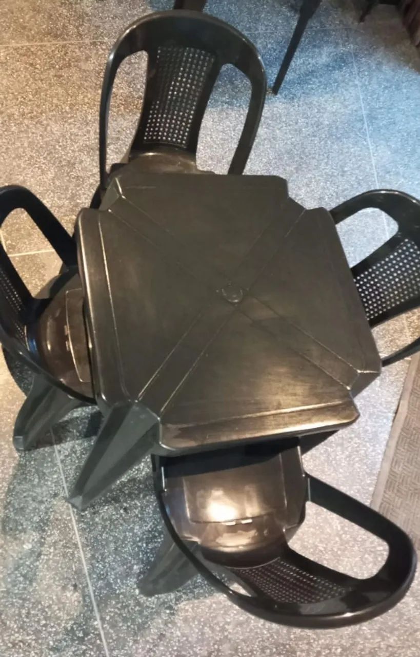 Conjunto de mesas plástico reforçada 