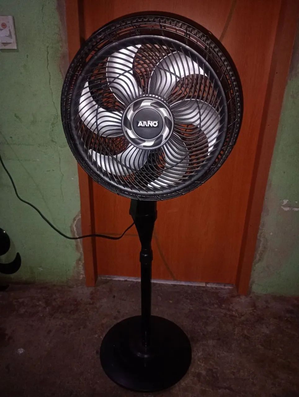 Ventilador Arno de pé 
