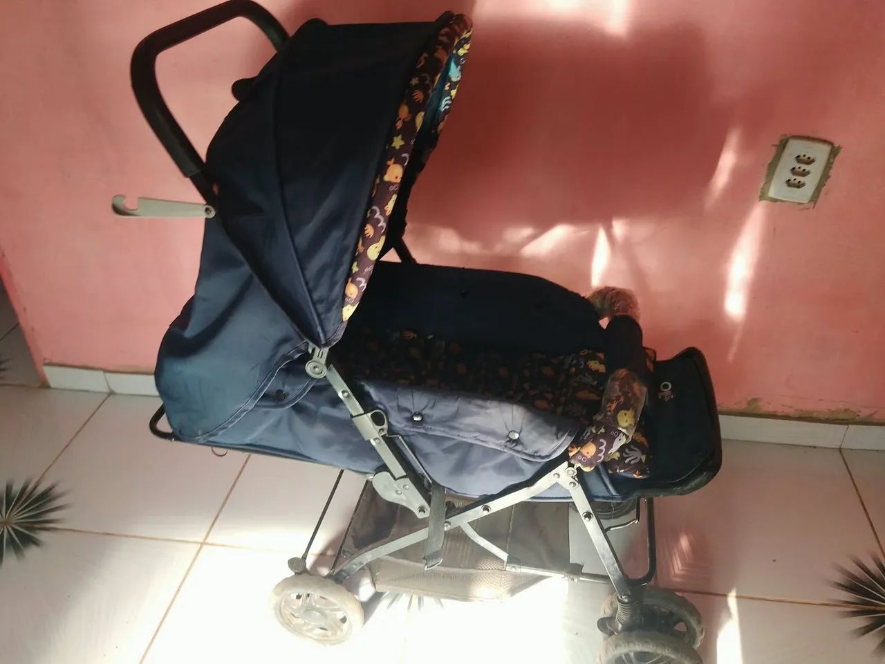 Vendo carrinho e berço de bebê 