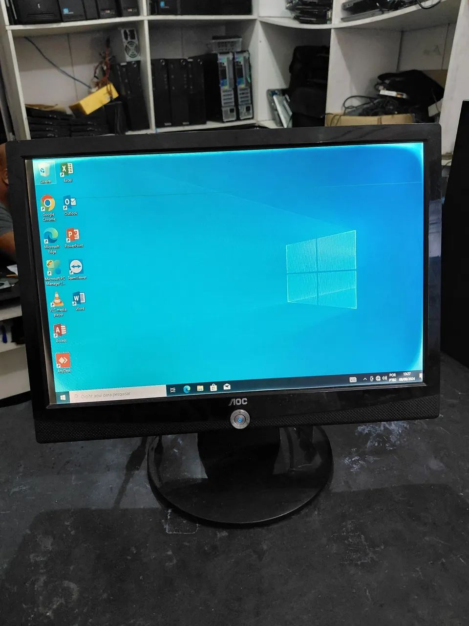Defective but usable AOC monitor468282897388032000