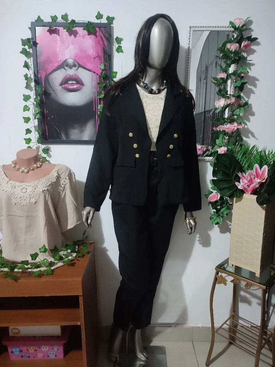 Blazer Feminino de Alfaiataria com Botões.