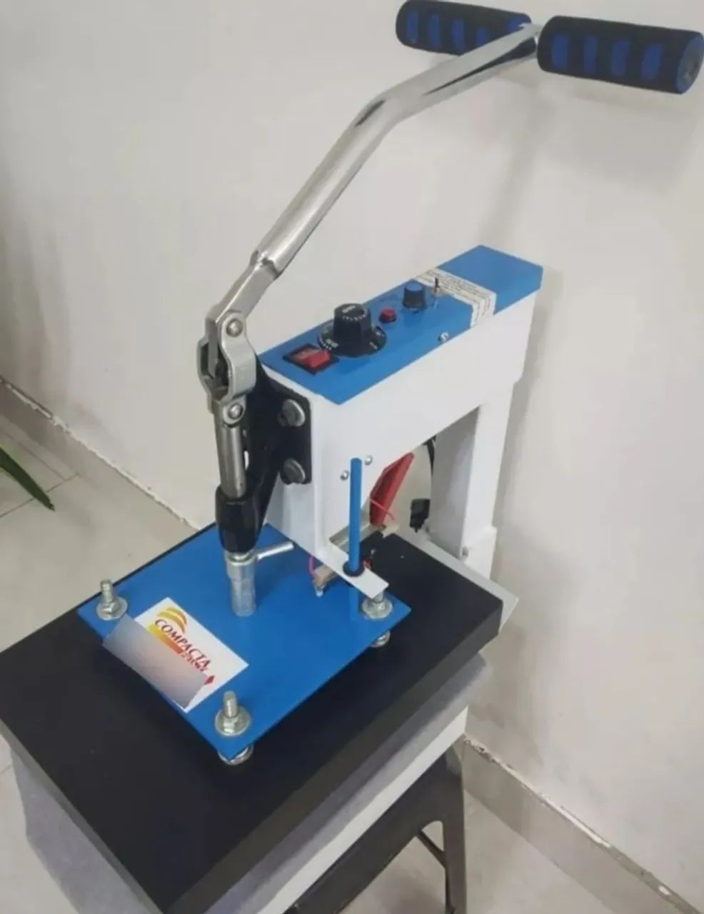 Vendo maquinaria de estampar camisetas, azulejos e MDF da marca Compacta Print - Foto 2