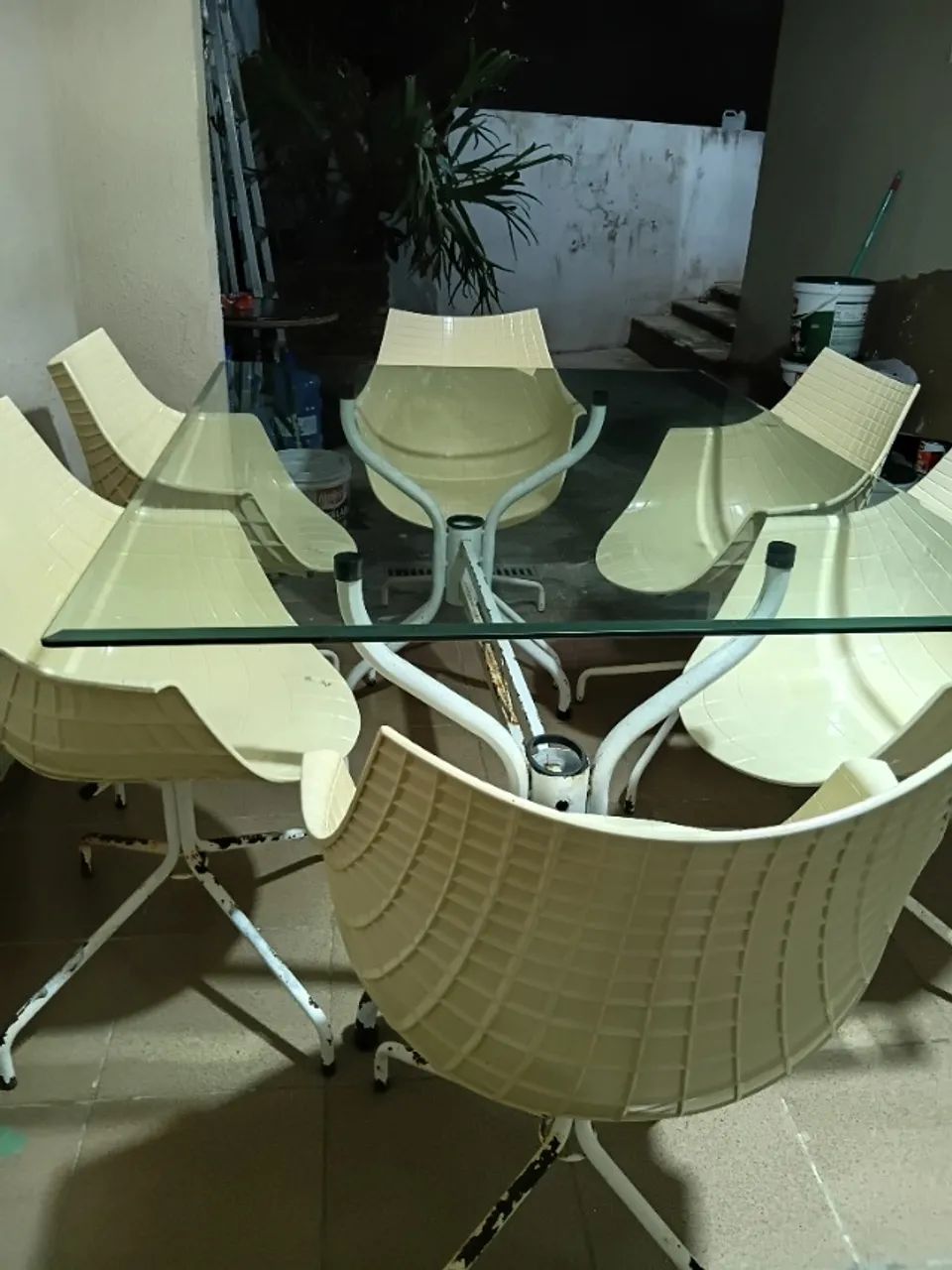 Mesa de vidro com 6 cadeiras