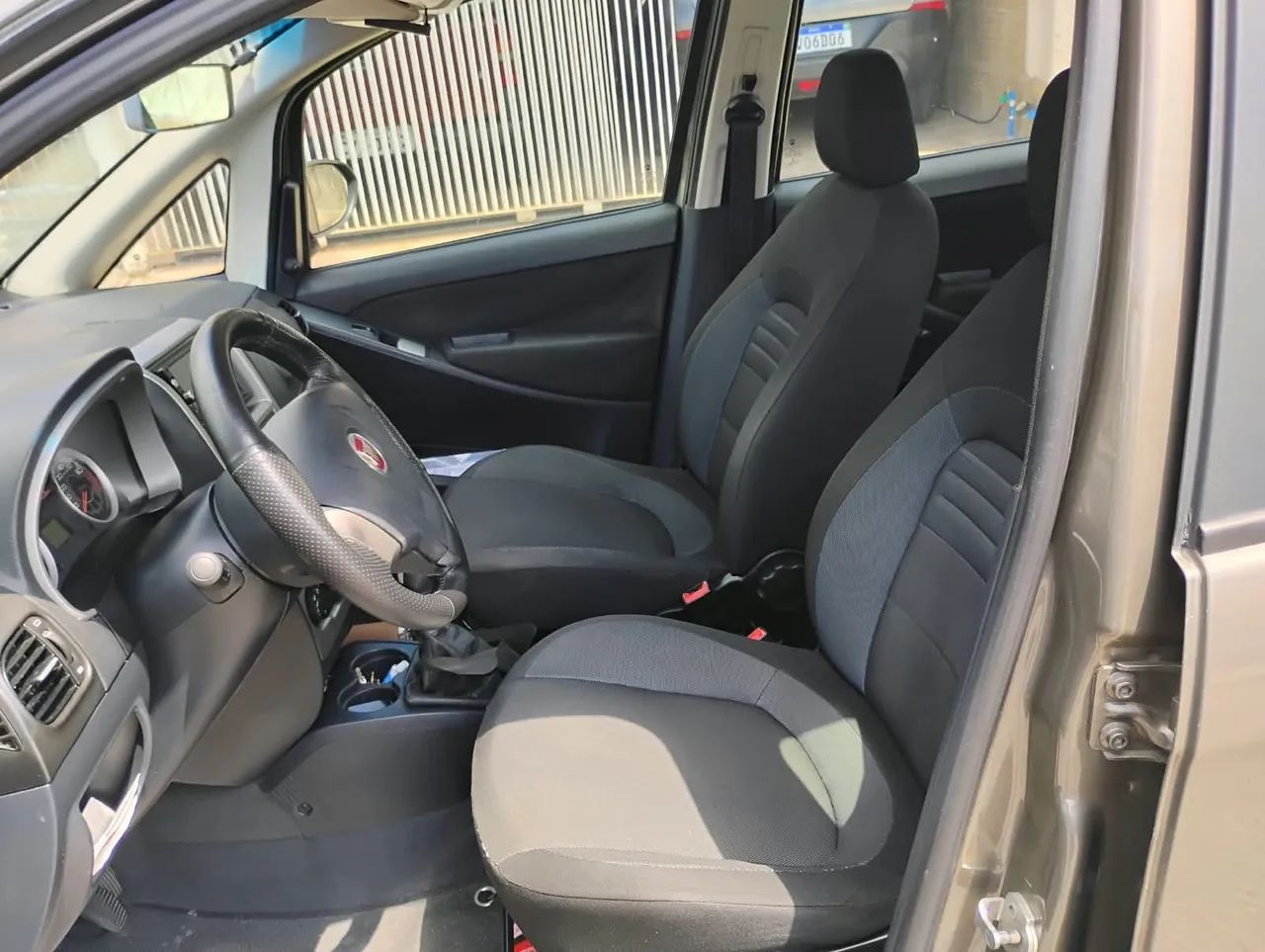 Fiat Idea Attractive 1.4 Fire Flex 8V 5P 2014 - Foto 3
