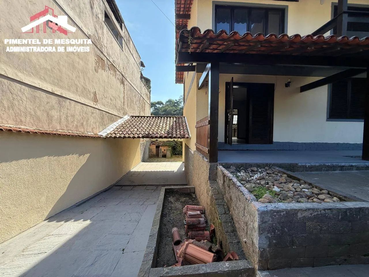 EXCELENTE CASA DUPLEX COM 271 MTS2 EM CANTAGALO - Foto 4