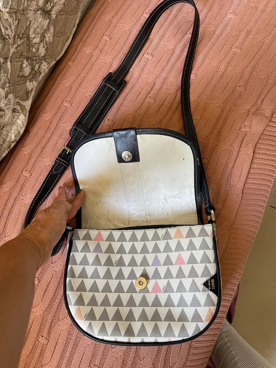 Bolsa Schutz em couro  - Foto 3