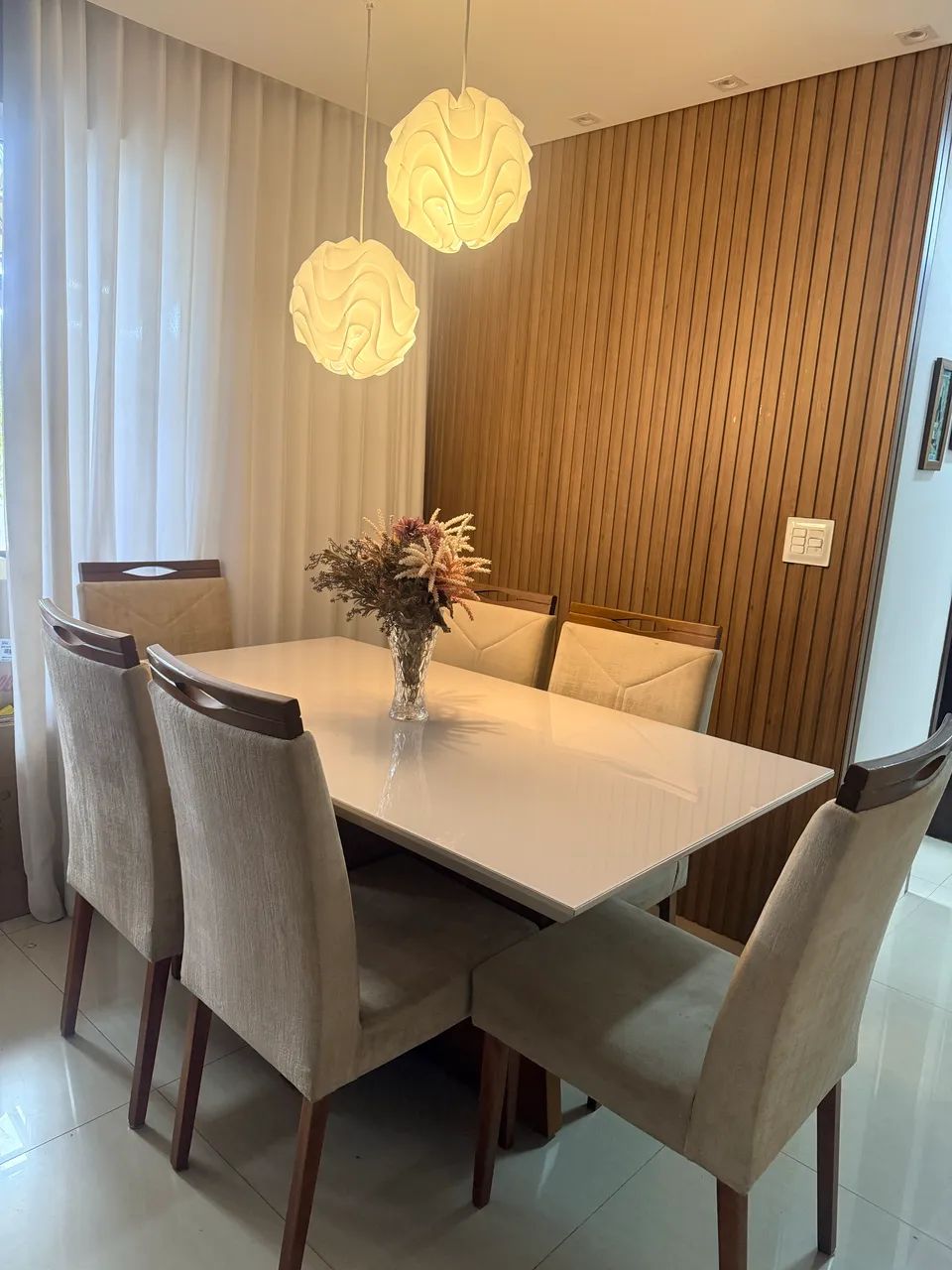 Mesa de jantar 6 lugares laqueada 