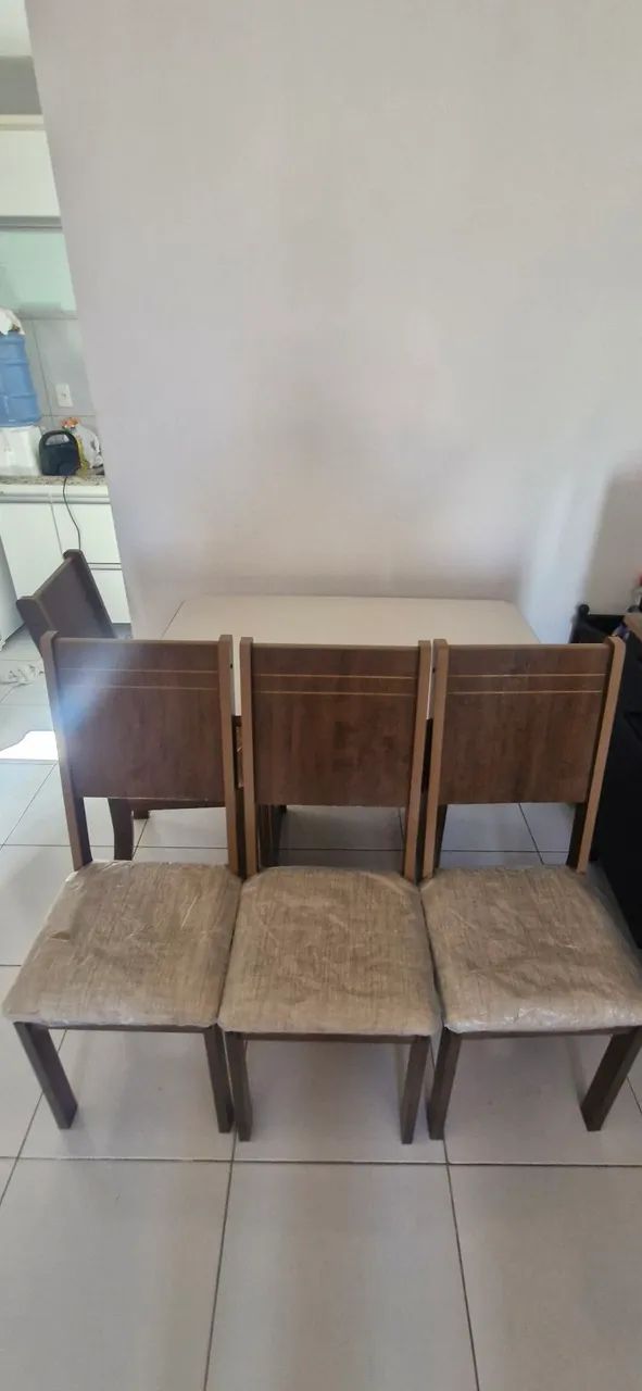 Mesa de Jantar com 4 Cadeiras Estofadas  - Foto 2