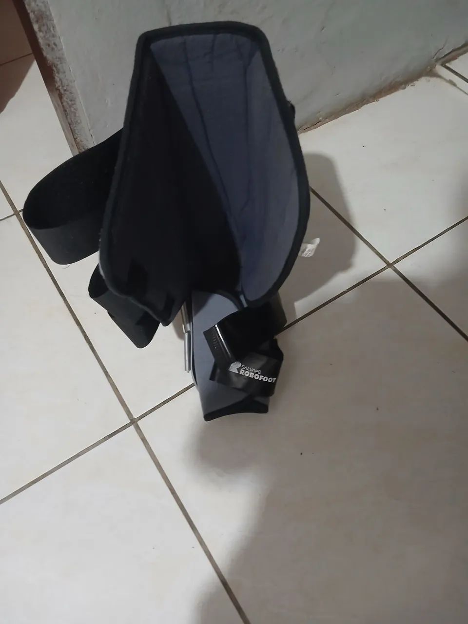 Bota Ortopédica Semi-Nova - Foto 4