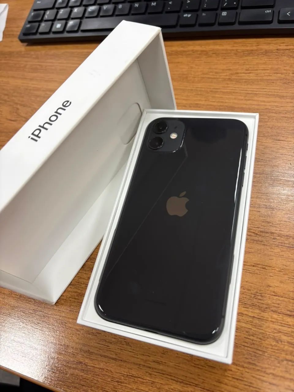 iPhone 11 - 64 GB