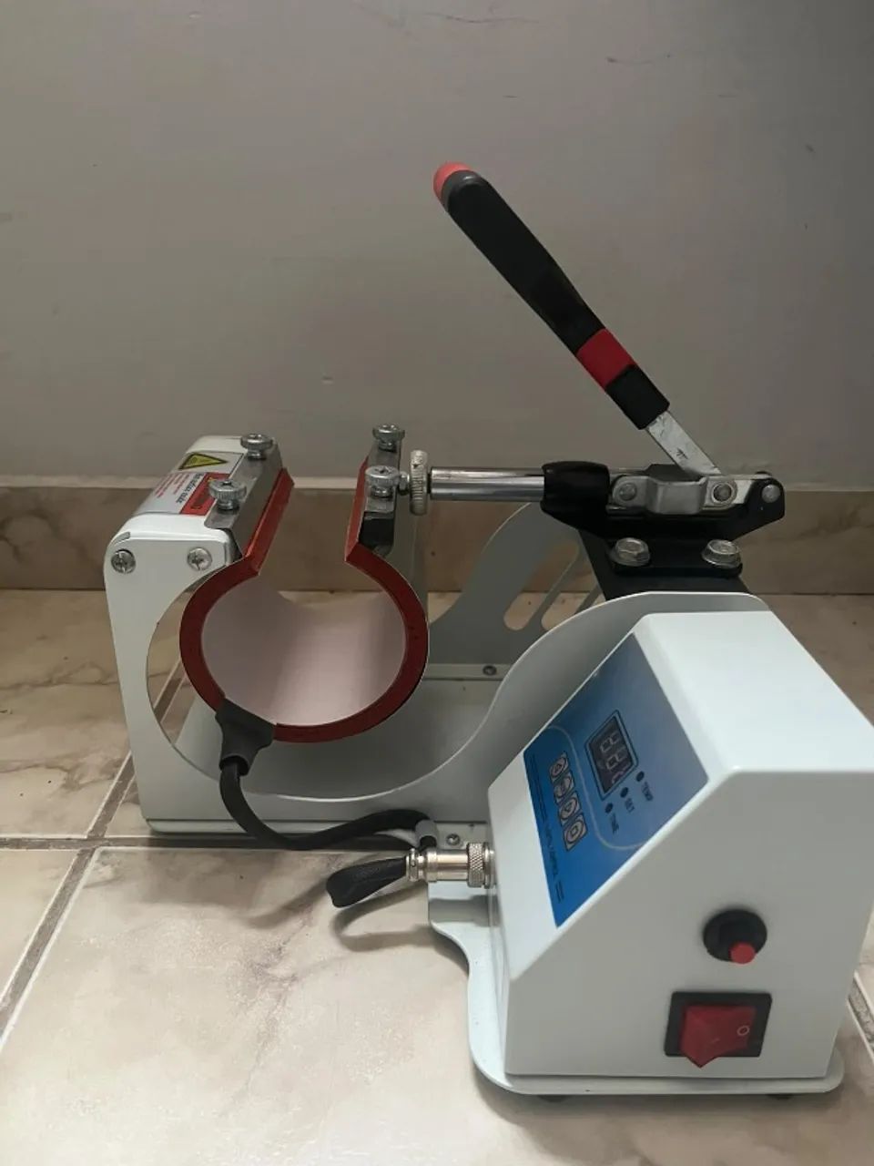 Prensa Térmica Sublimação Canecas, Squeezes e Copos 220V Digital - Foto 4