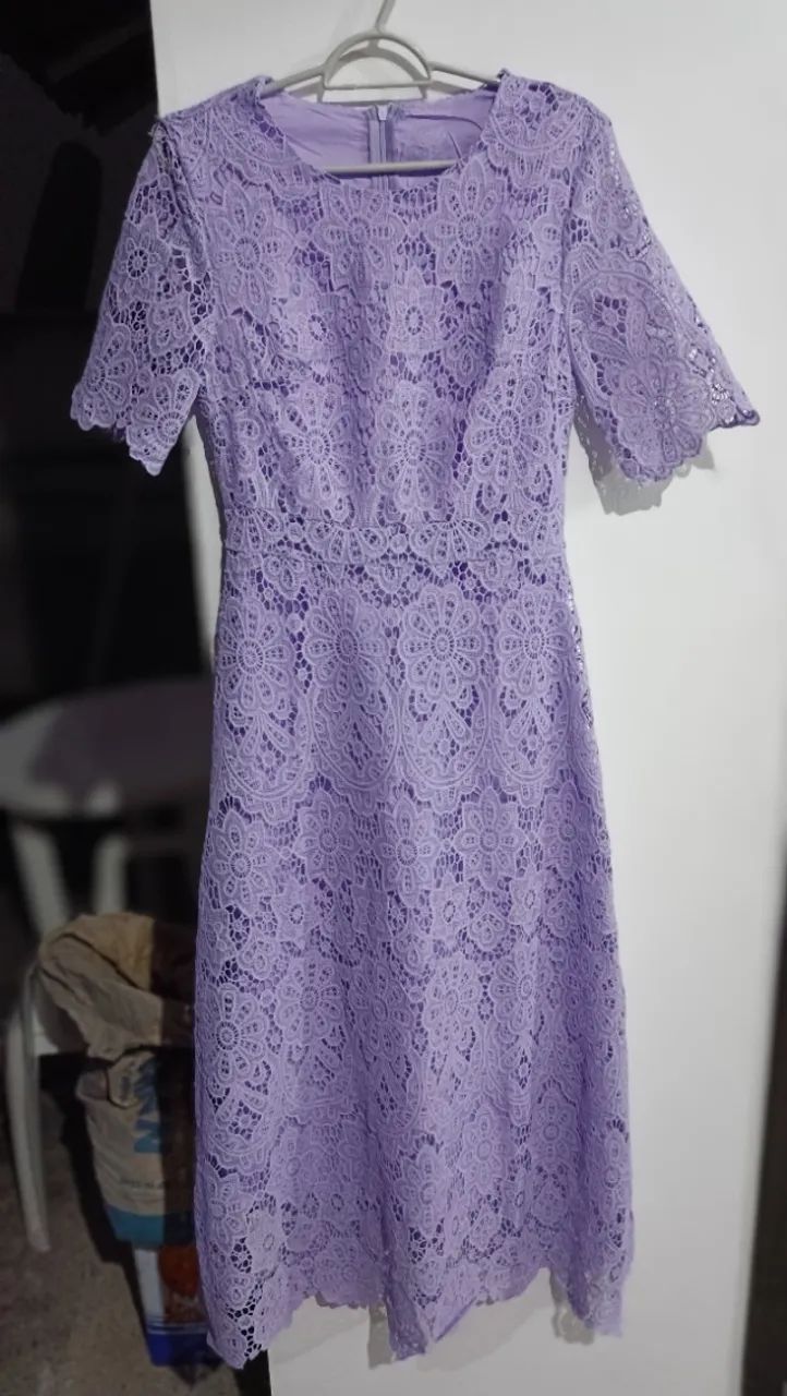 Vestido de renda lilás NOVO