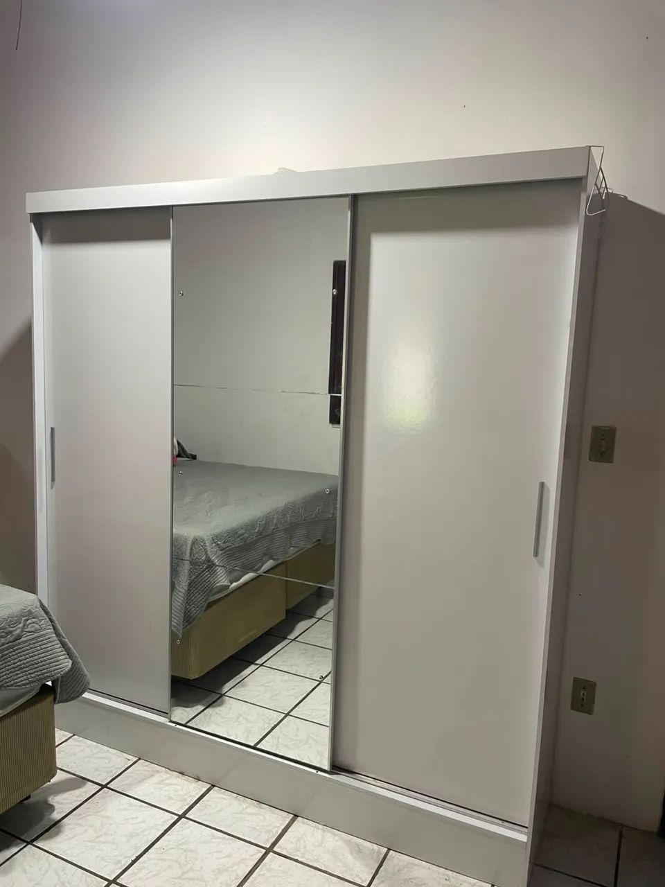 Guarda roupa com espelho 