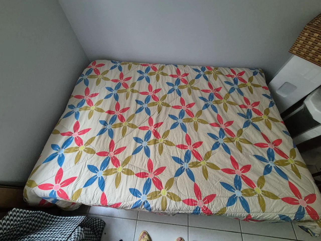 edredom dupla face floral e listrado casal