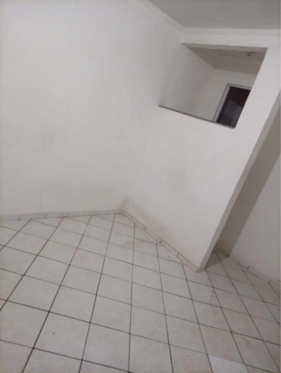 Aluguel apartamento terceiro andar dois quartos